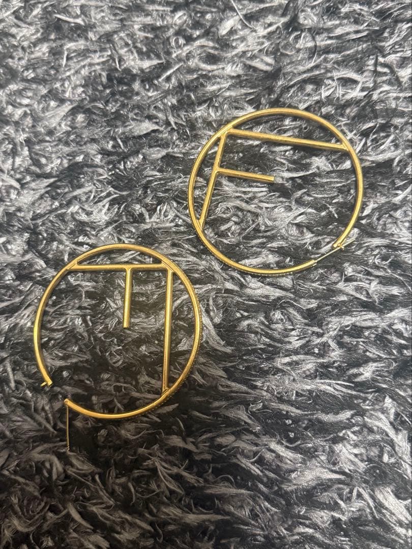 FENDI ゴールド フープピアス（片耳）