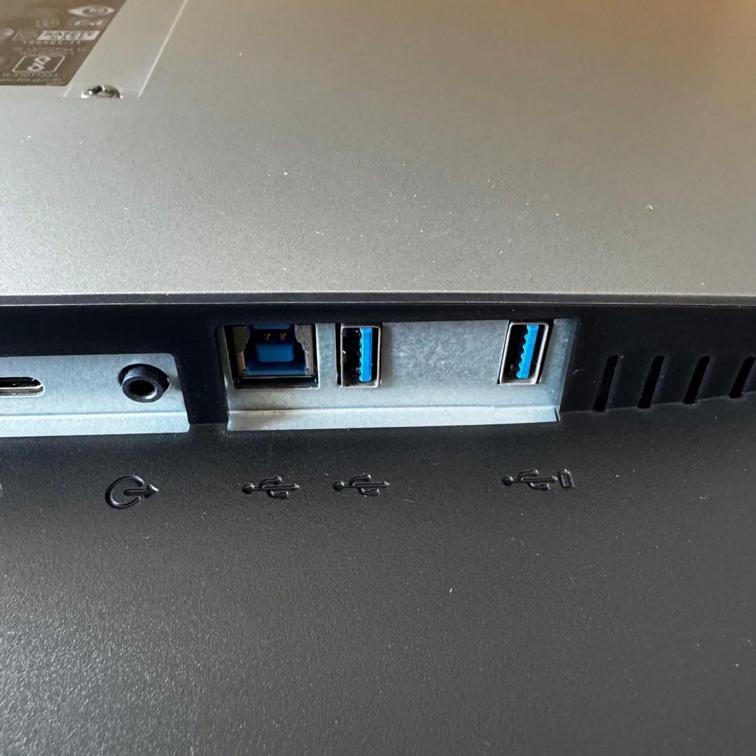 DELL U3219Q 32インチ モニター スタンド無し