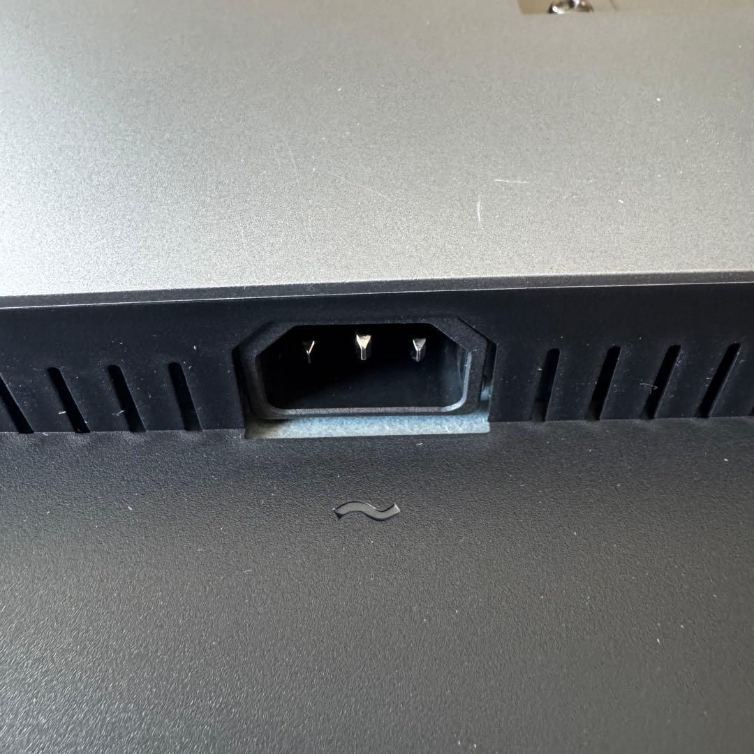 DELL U3219Q 32インチ モニター スタンド無し