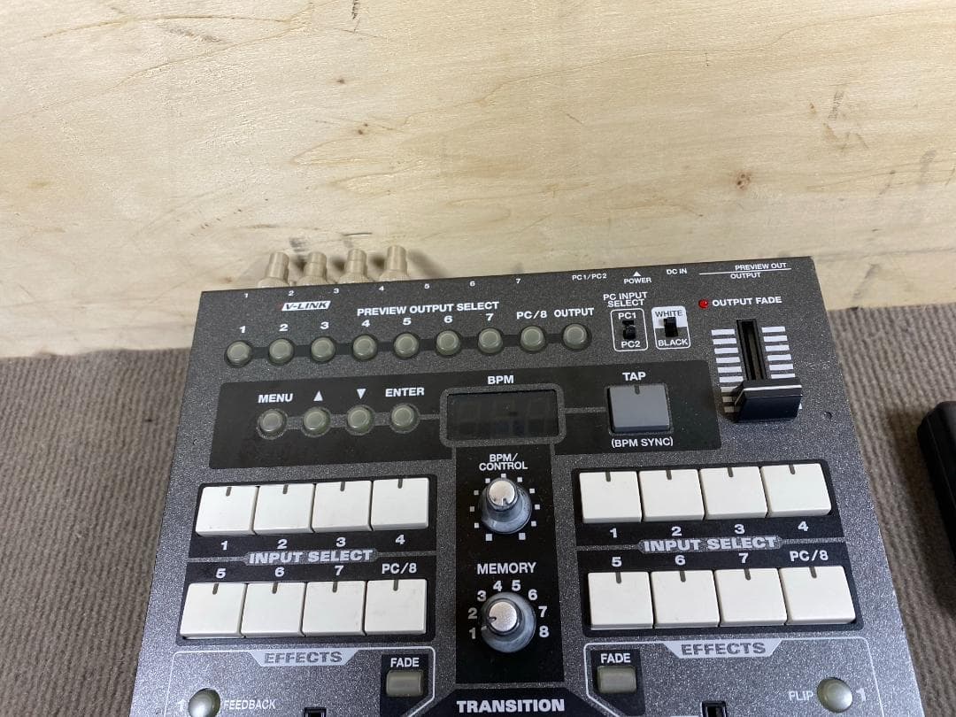 15 ROLAND EDIROL V-8 ビデオミキサー