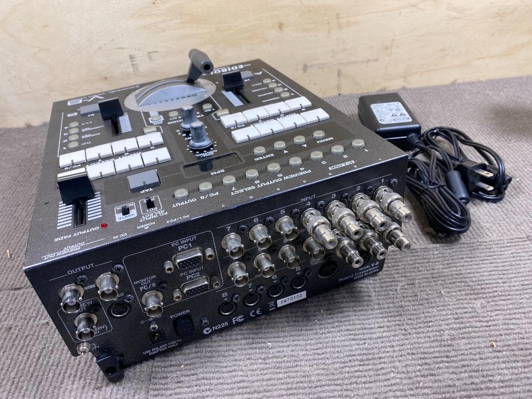 15 ROLAND EDIROL V-8 ビデオミキサー