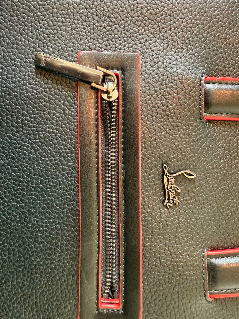 【美品】Christian Louboutinスタッズレザートートバッグ黒赤コバ