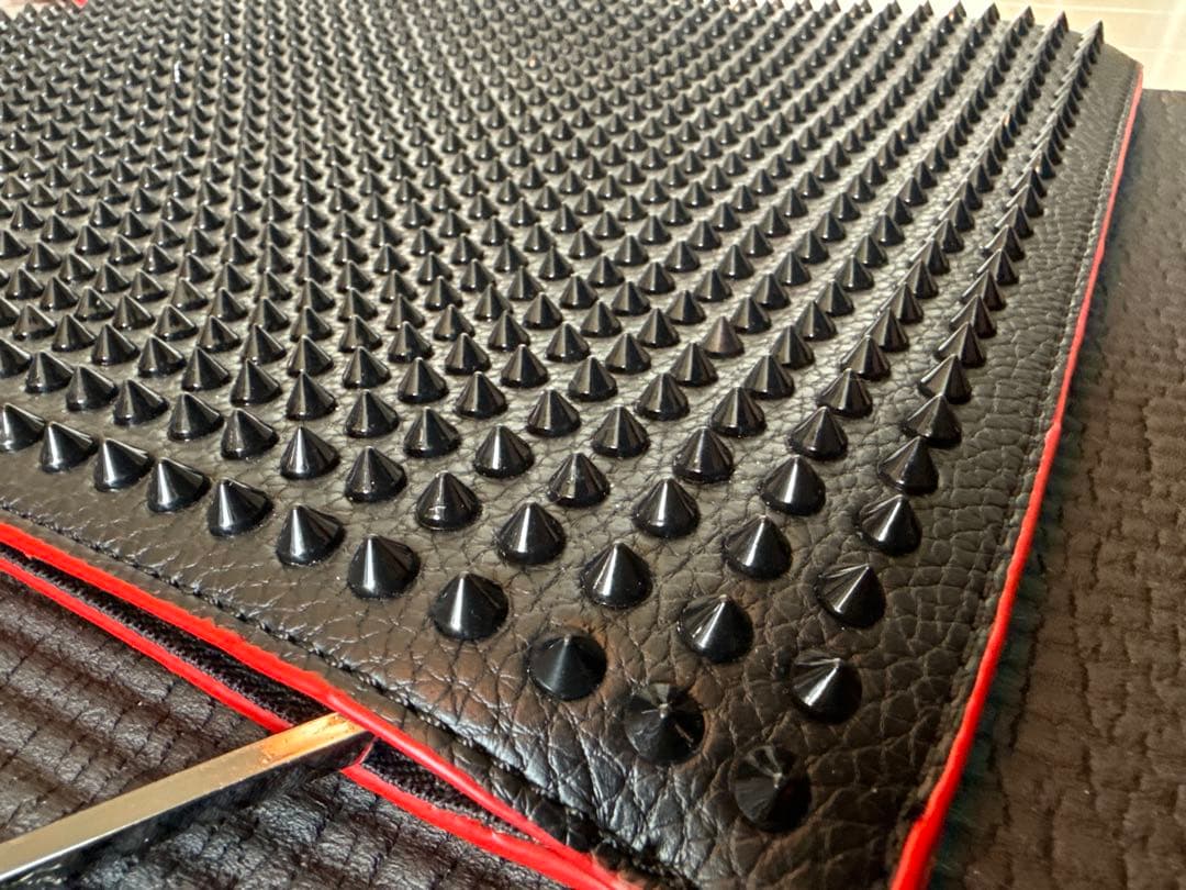 【美品】Christian Louboutinスタッズレザートートバッグ黒赤コバ