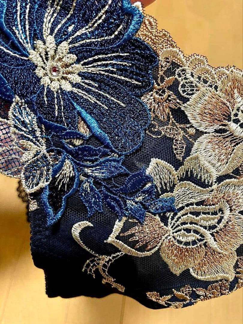 限定商品新作salute 新品未使用タグ付き 28グループ　ブラショーツセット紺