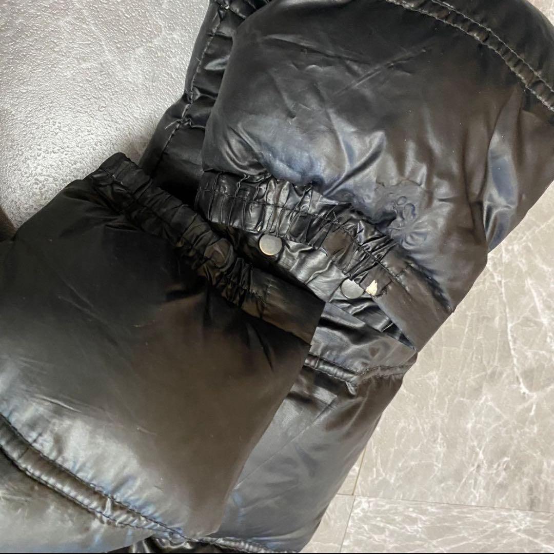 フード付き ブラック ダウンジャケット