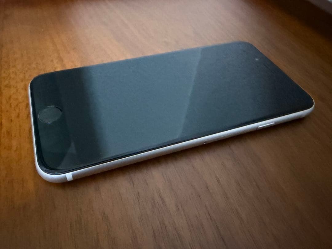 Apple iPhone SE (第3世代) スターライト 本体