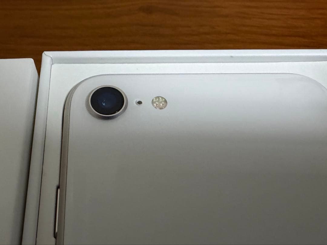 Apple iPhone SE (第3世代) スターライト 本体