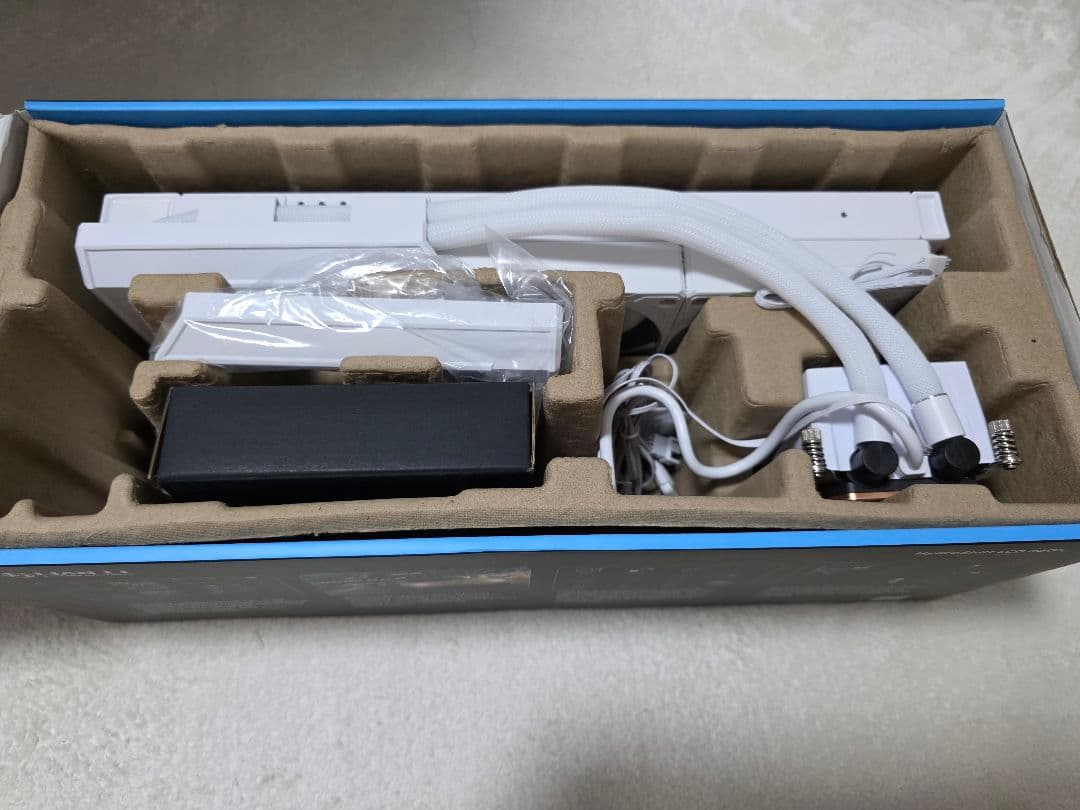 PC用ファン・クーラー Lian Li HydroShift LCD 360S White