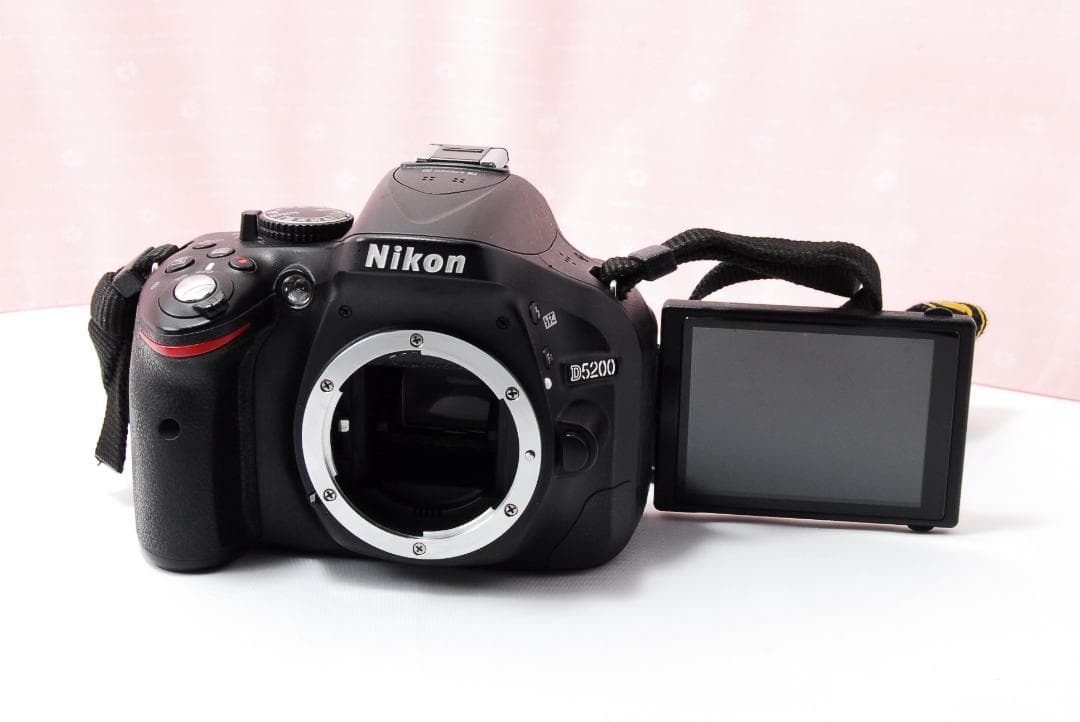 〓デジタル一眼レフカメラ〓ニコン Nikon D5200 ボディ
