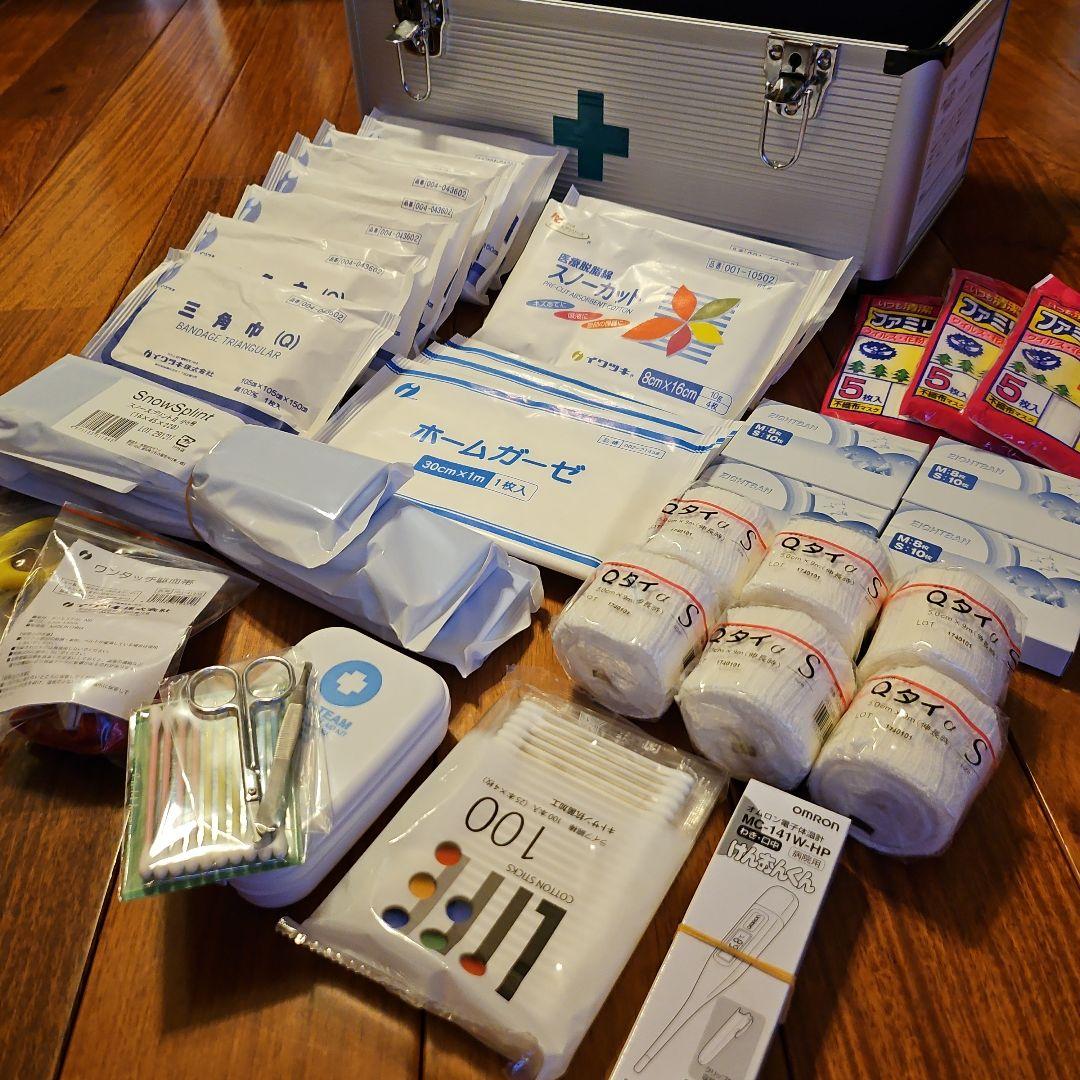 アルミ製救急箱 医療用品付き