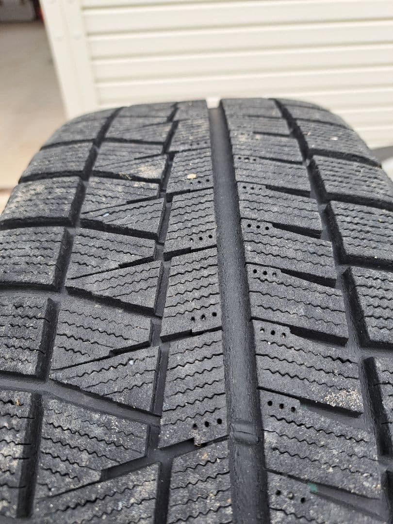 215/60R16 ブリザック スタッドレスタイヤ