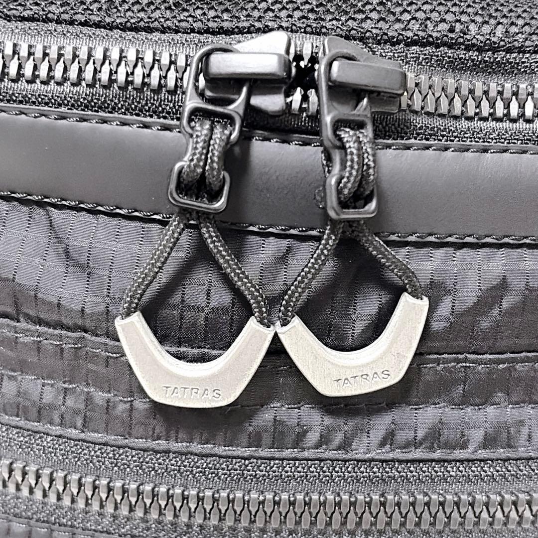 【極美品】タトラス　メルジ　ボディバッグ ウエストバック　ロゴプレート　ブラック