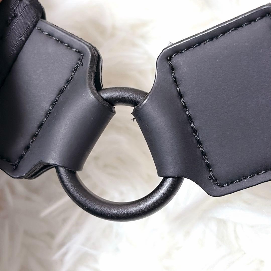 【極美品】タトラス　メルジ　ボディバッグ ウエストバック　ロゴプレート　ブラック