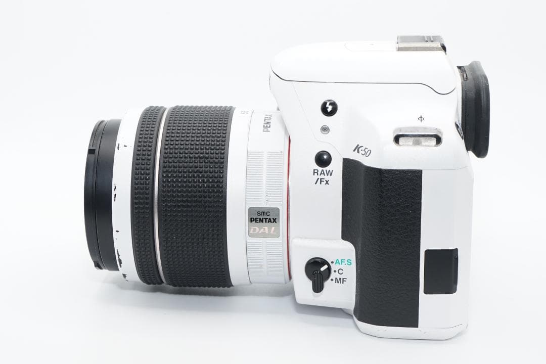 防滴仕様！PENTAX K-50ホワイト ダブルズームキット