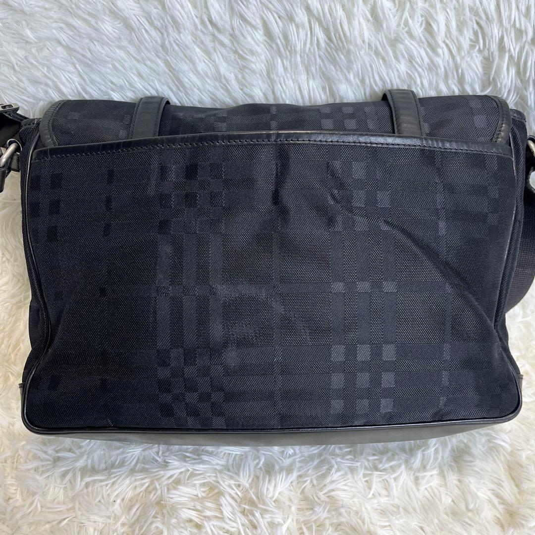 極美品✨ バーバリー ショルダーバッグ 黒 ノバチェック ロゴ型押し 大容量