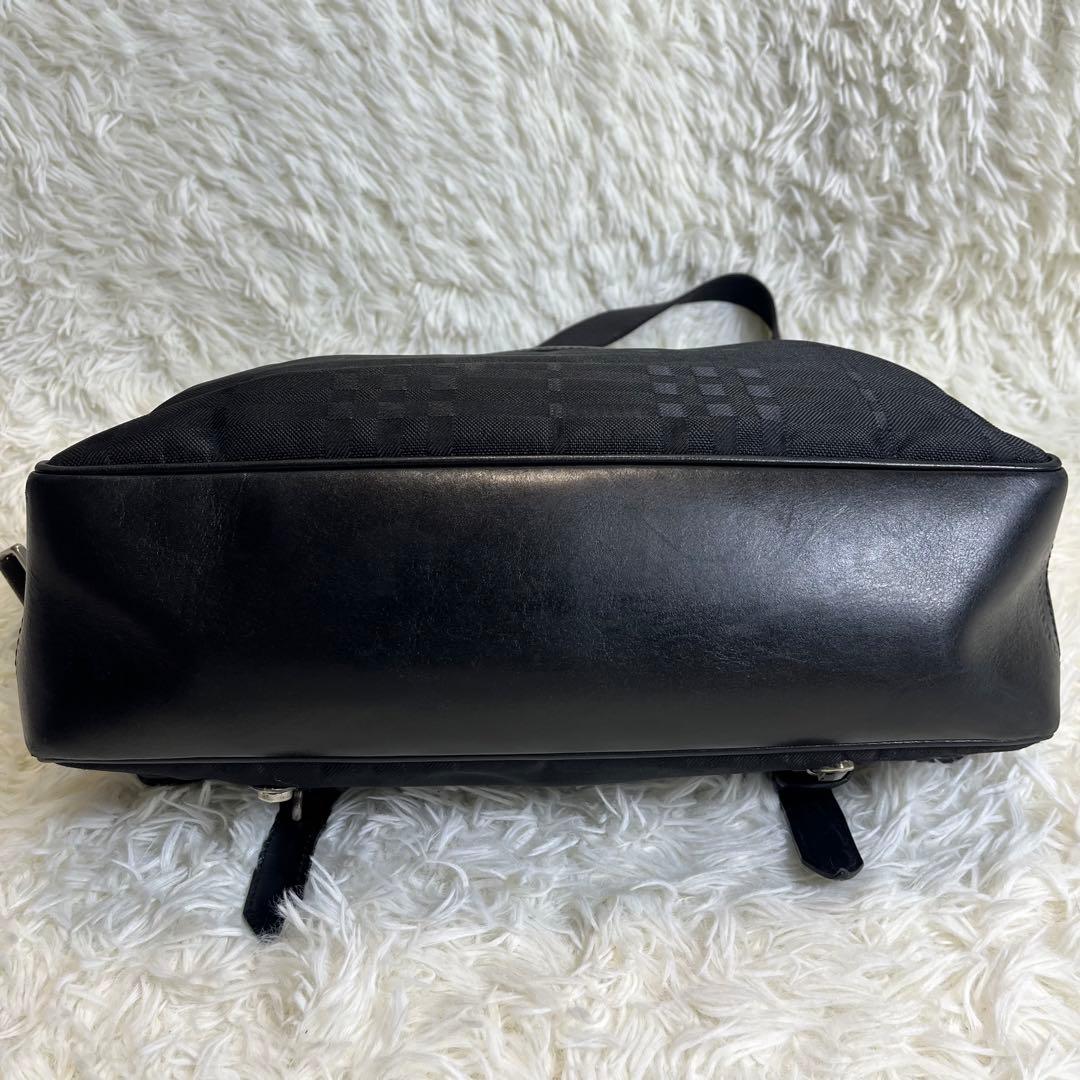 極美品✨ バーバリー ショルダーバッグ 黒 ノバチェック ロゴ型押し 大容量