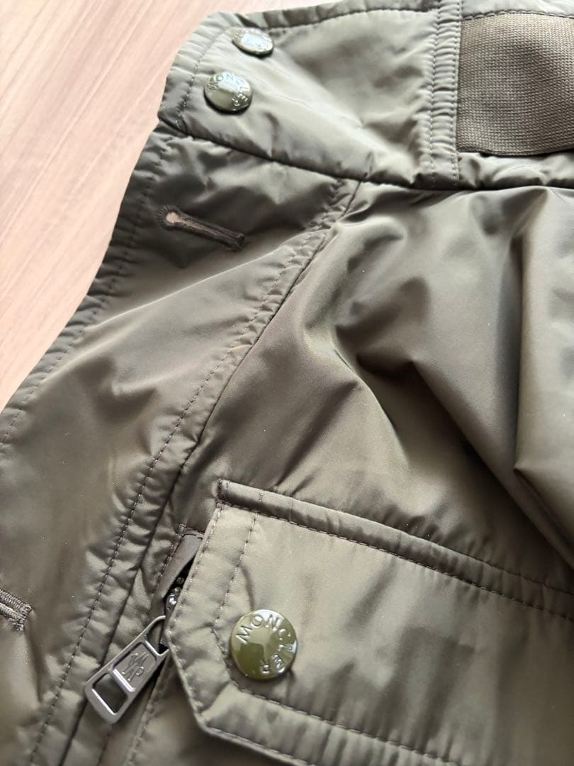 即購入大歓迎P専用 モンクレール　ナイロンジャケット　カーキ　サイズ4