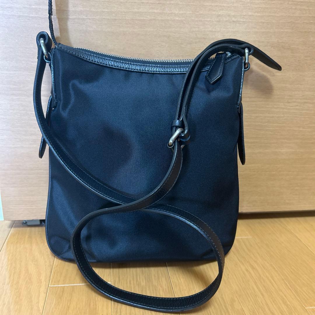 バーバリーナイロンショルダーバッグ