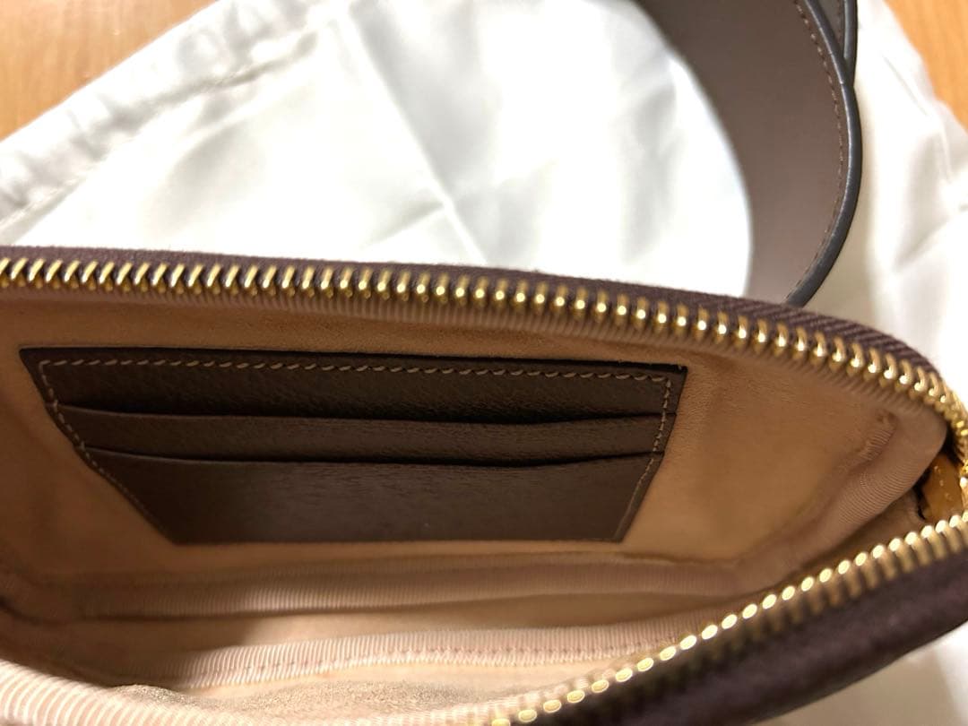 GUCCI ボディバッグ　ウエストポーチ　GGスプリーム