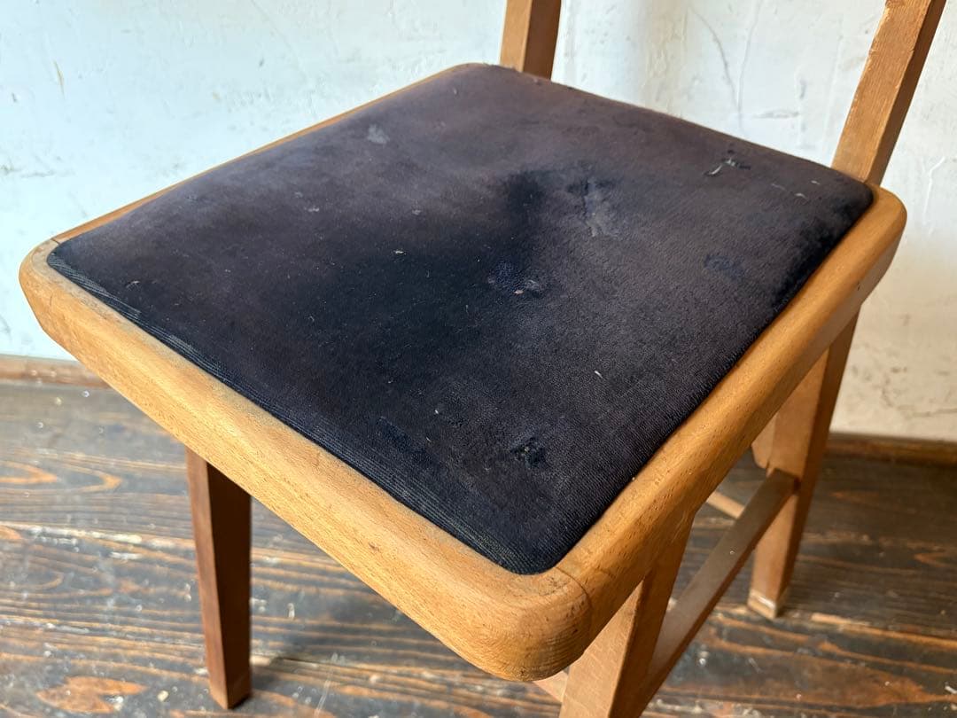 木製クッション付き椅子　アンティーク　レトロ