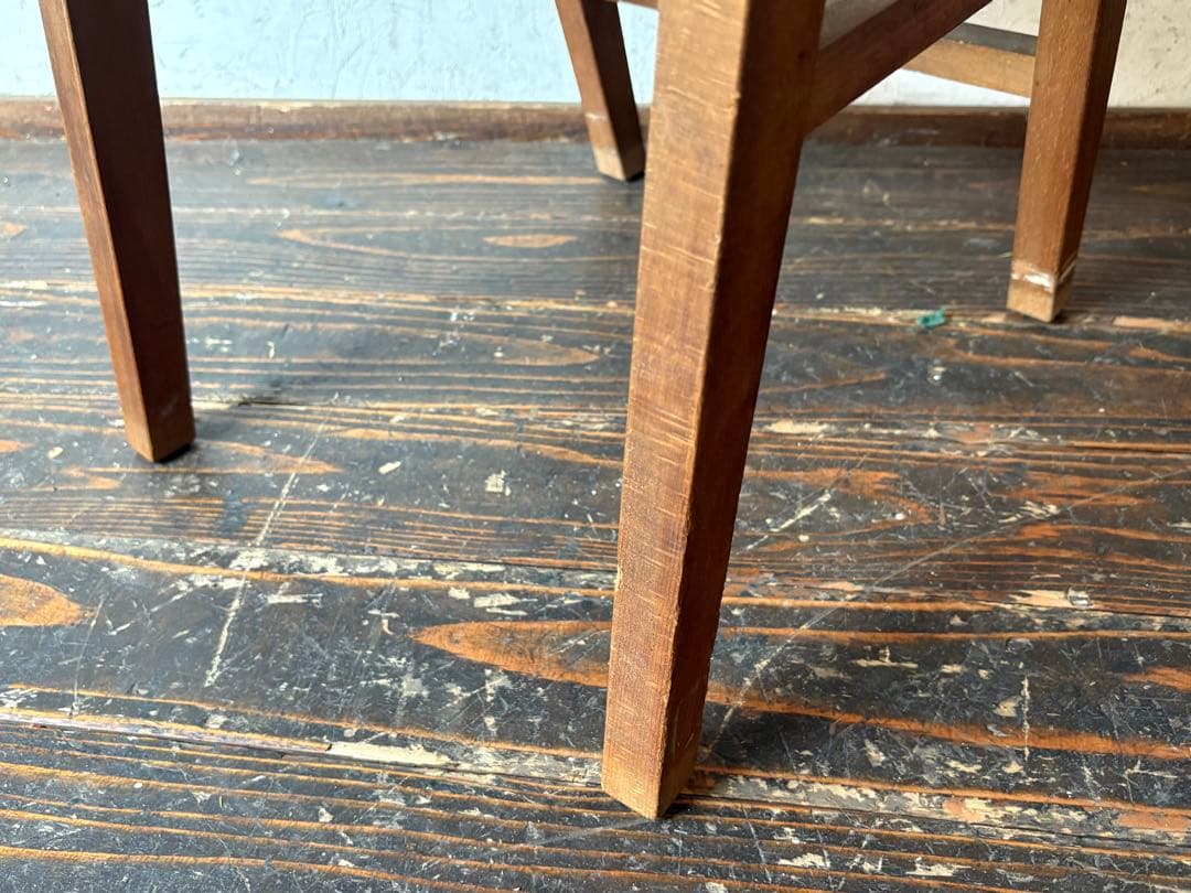 木製クッション付き椅子　アンティーク　レトロ