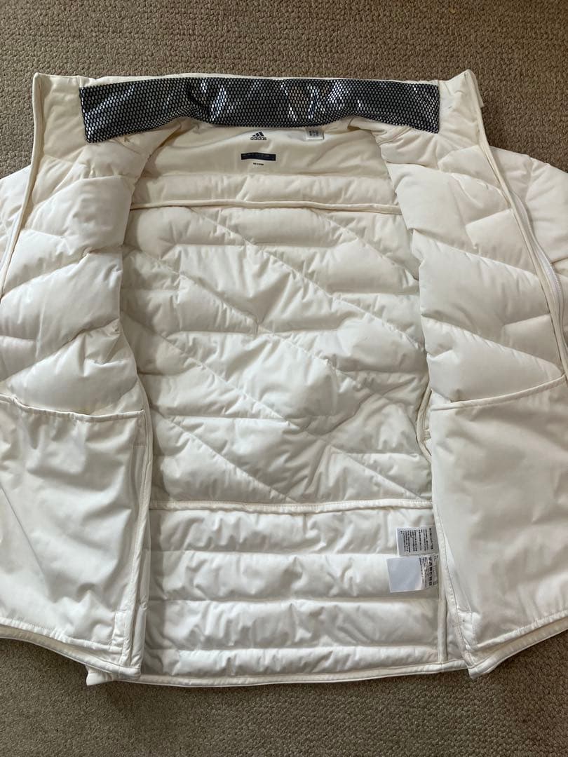 adidas ホワイトダウンジャケット