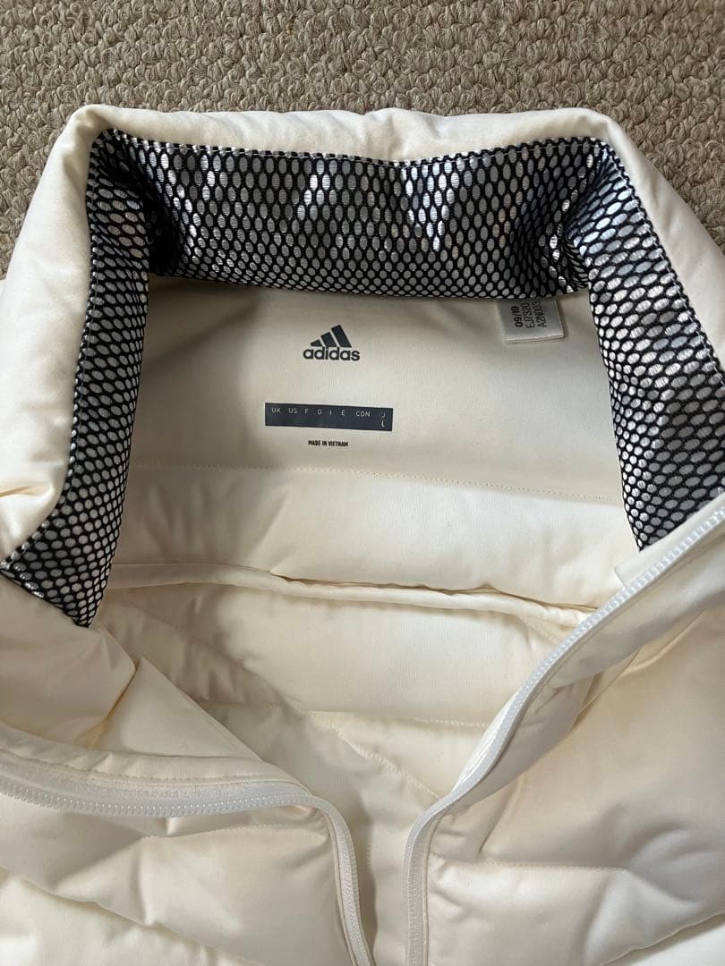 adidas ホワイトダウンジャケット