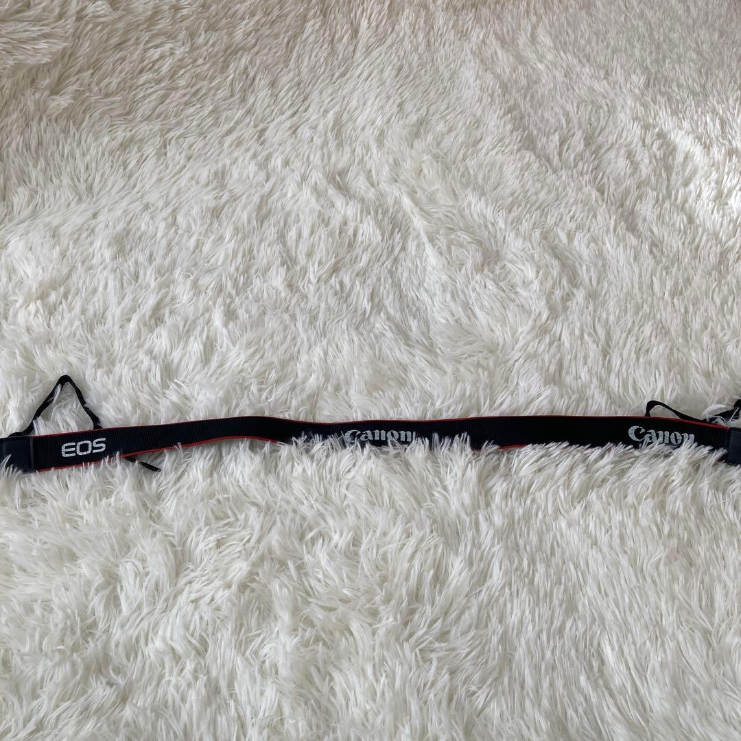 バッテリー2個付き　Canon kissX 7 デジタル一眼レフカメラ　ジャンク