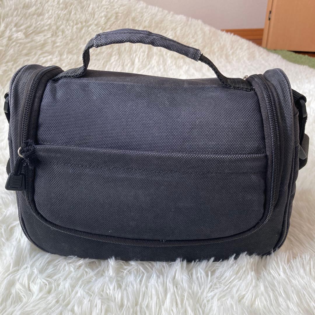 バッテリー2個付き　Canon kissX 7 デジタル一眼レフカメラ　ジャンク