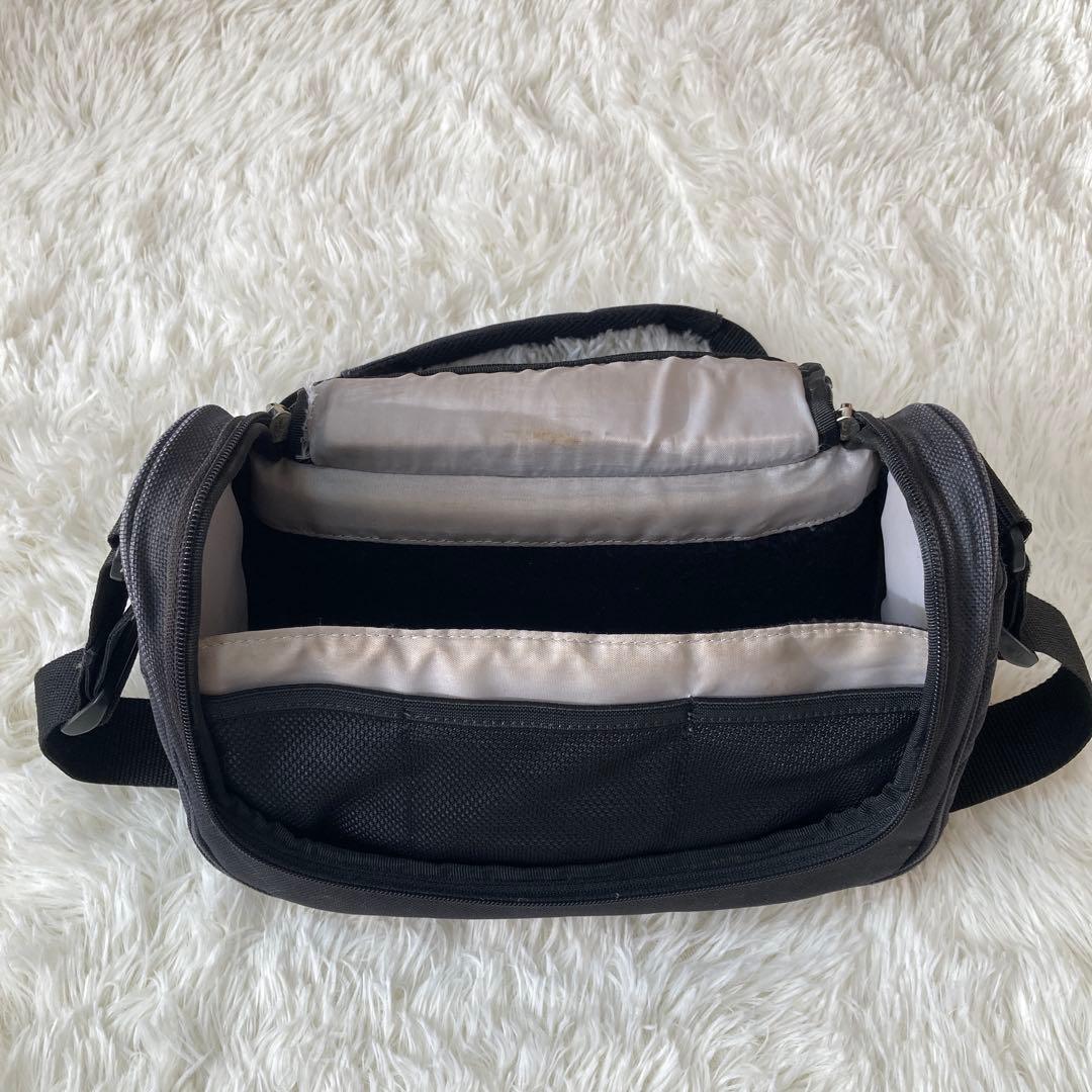 バッテリー2個付き　Canon kissX 7 デジタル一眼レフカメラ　ジャンク