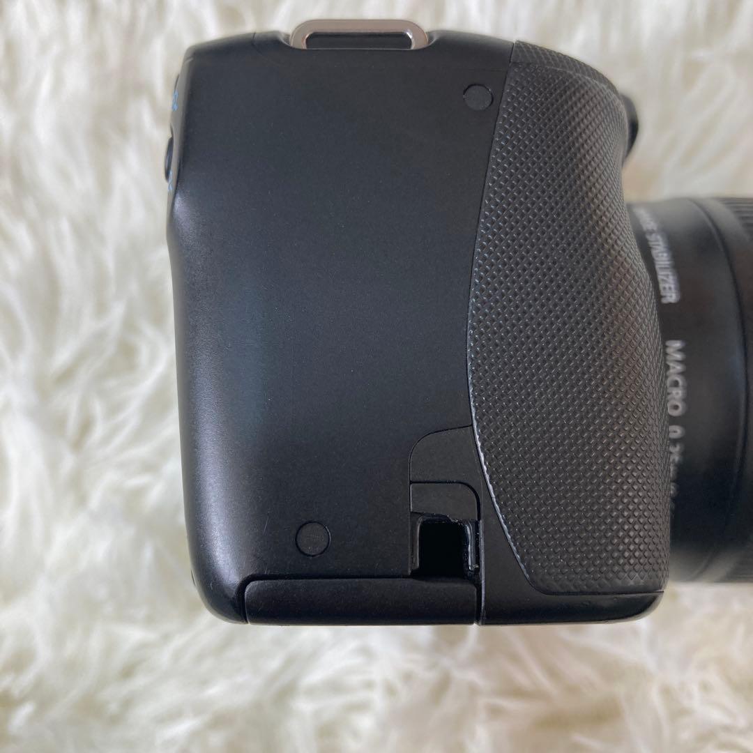 バッテリー2個付き　Canon kissX 7 デジタル一眼レフカメラ　ジャンク