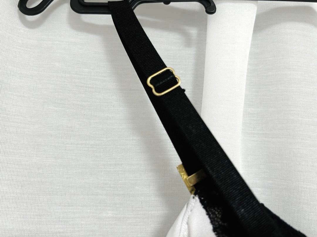 タグ付き♡GOLDS♡肩紐ビジュー♡ふりふりラッフルフリル♡レースキャミトップス