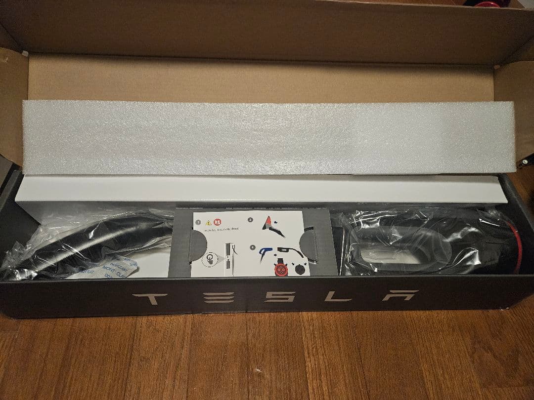 テスラ 純正 チャデモアダプター 箱つき　美品