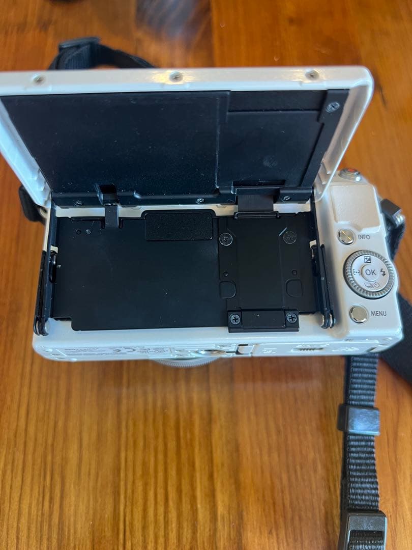 【超美品】OLYMPUS PEN Lite E-PL6ホワイト