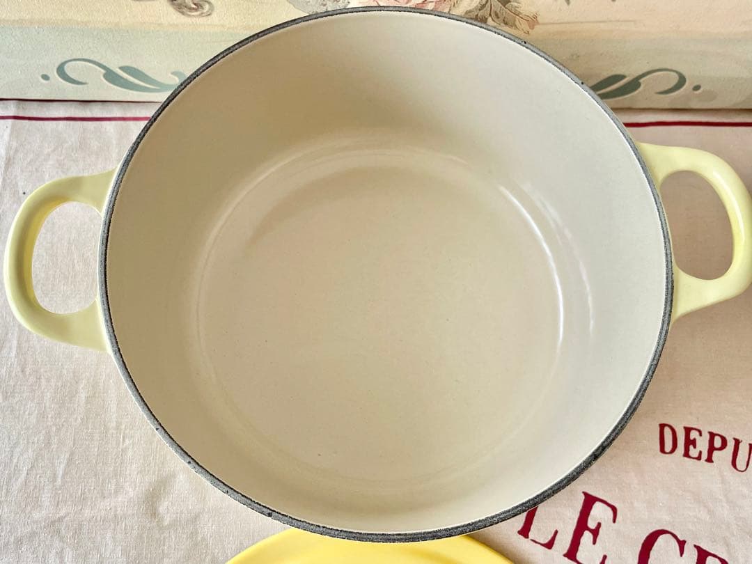 ＊＊ココット・ロンド２２cm　ル・クルーゼ＊＊中古　美品　イエロー