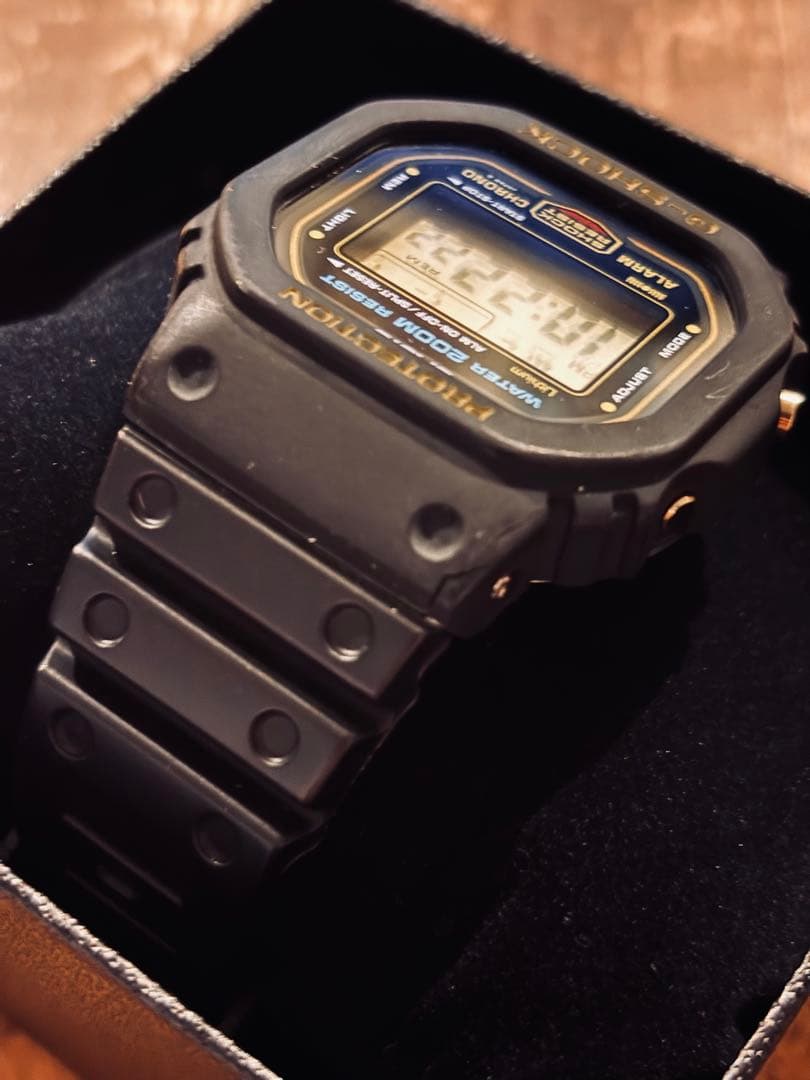CASIO G-SHOCK DW-5600 ゴールド