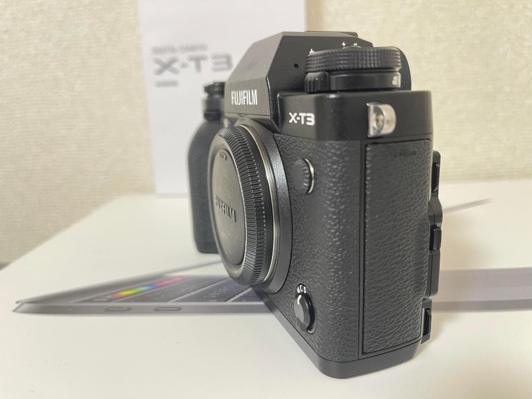 FUJIFILM　xーt３　＋　レンズキット　１８−５５mm f２.８