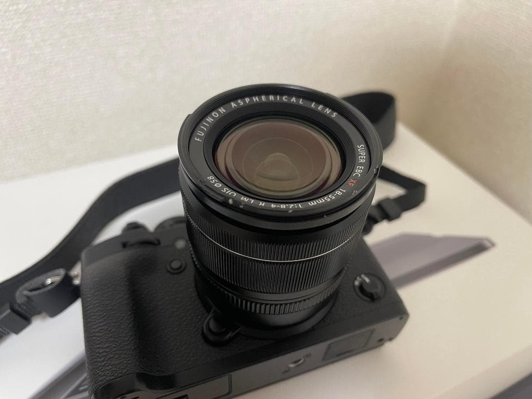 FUJIFILM　xーt３　＋　レンズキット　１８−５５mm f２.８