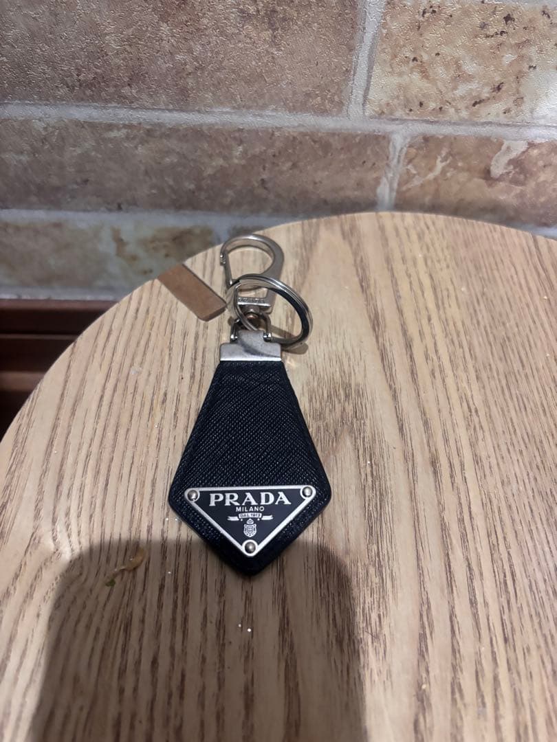 PRADA ブラック キーホルダー