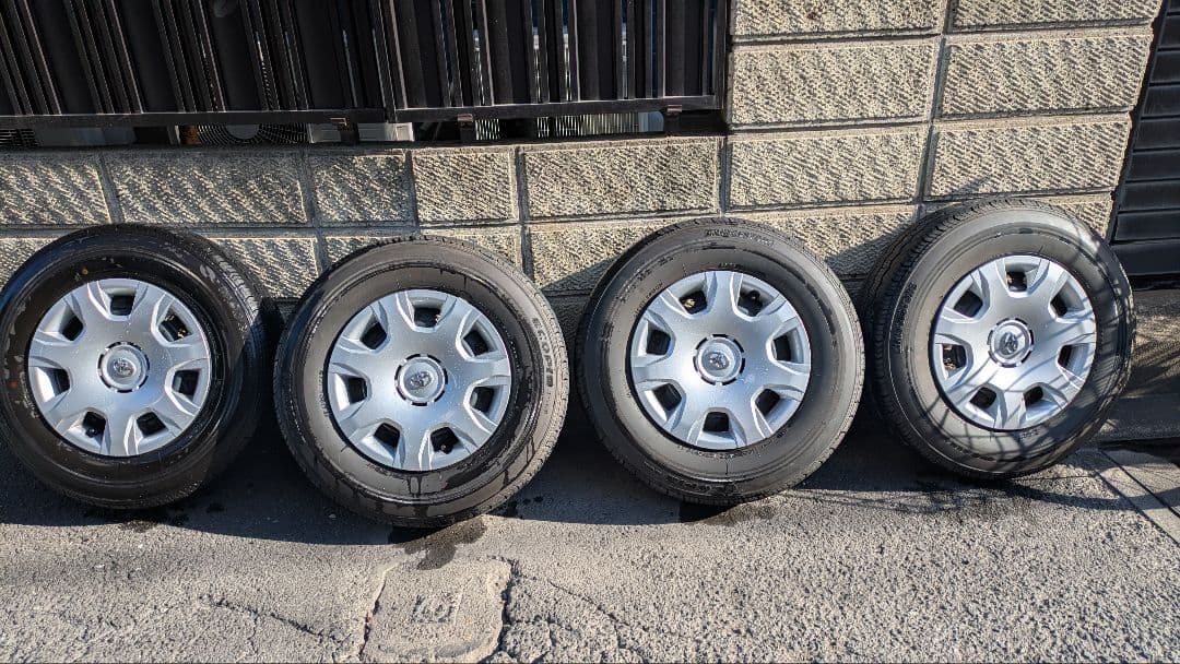 ハイエース200 系８型　4WD 新車外し　1500km