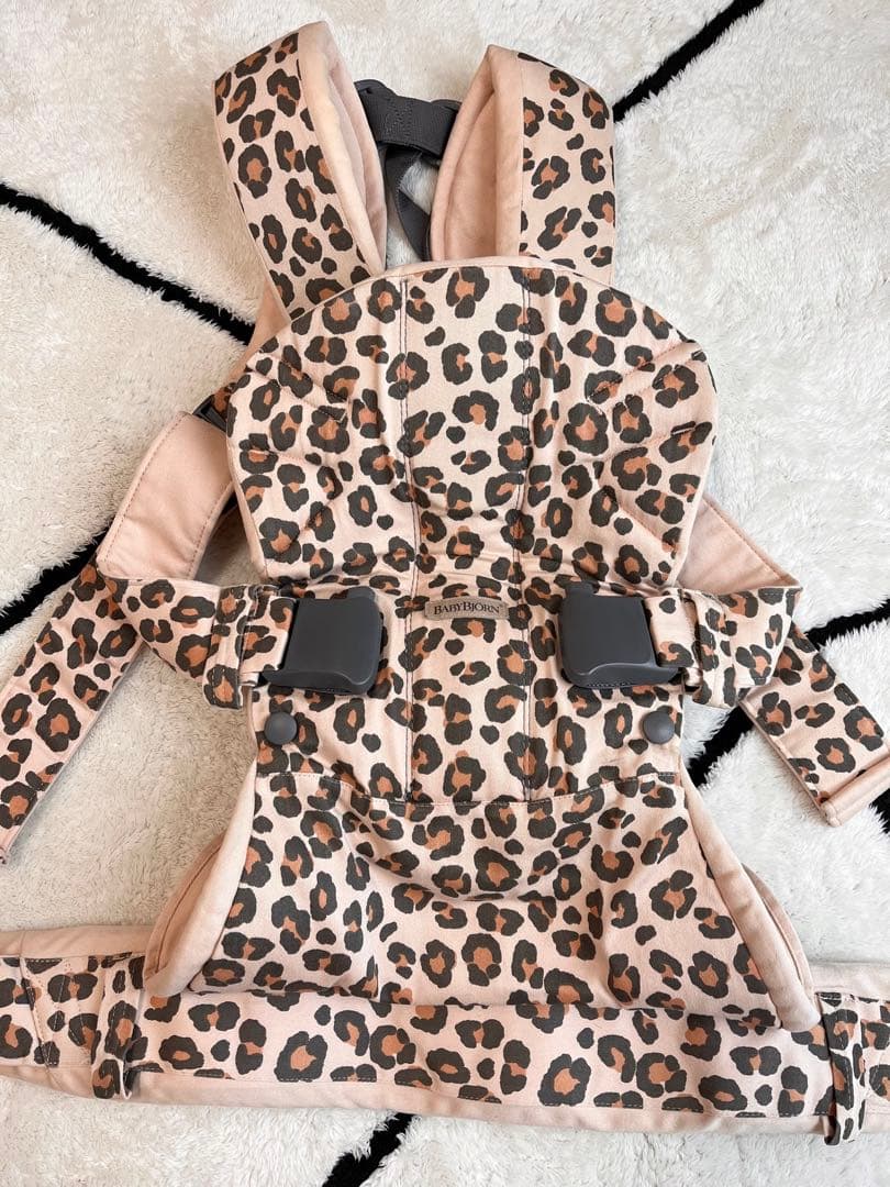 ベビービョルン　 抱っこ紐　ワンカイエアー　 ベージュレオパード　豹柄　ヒョウ柄