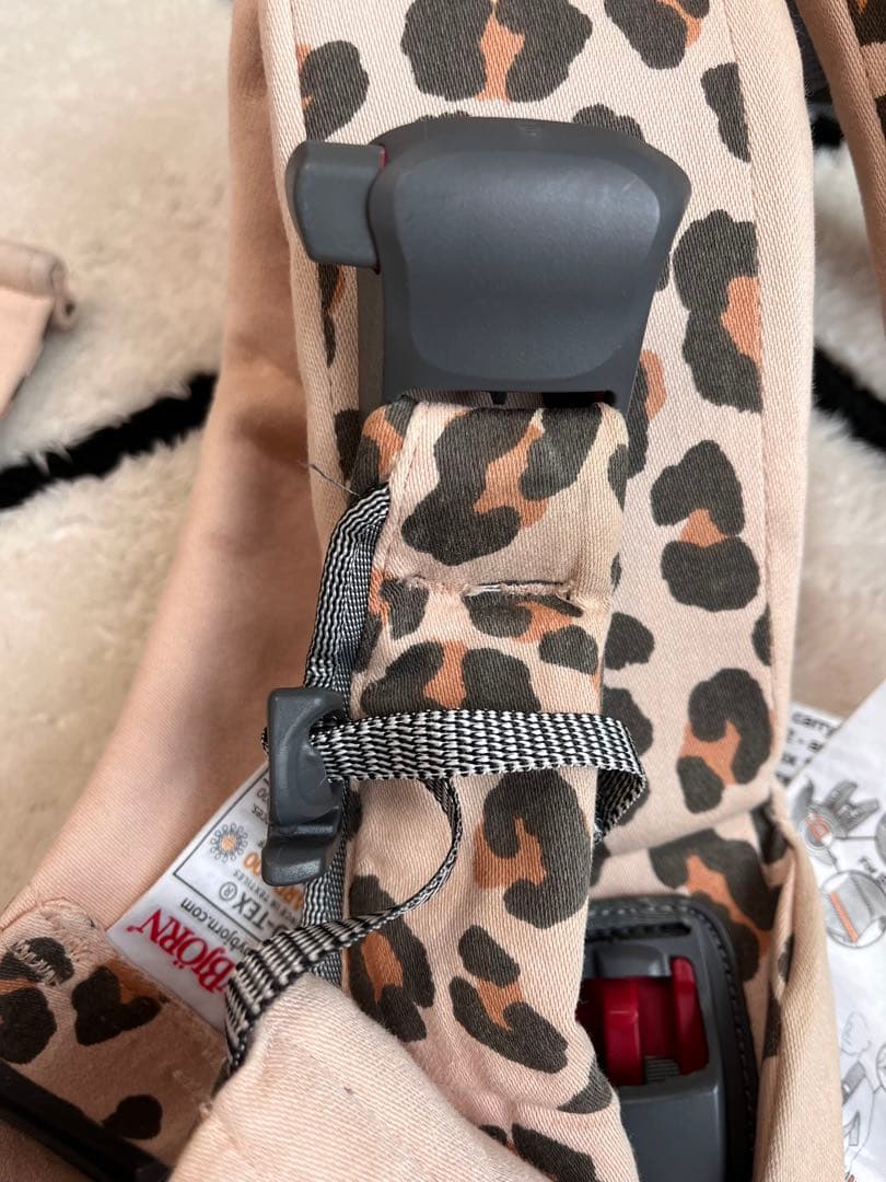 ベビービョルン　 抱っこ紐　ワンカイエアー　 ベージュレオパード　豹柄　ヒョウ柄