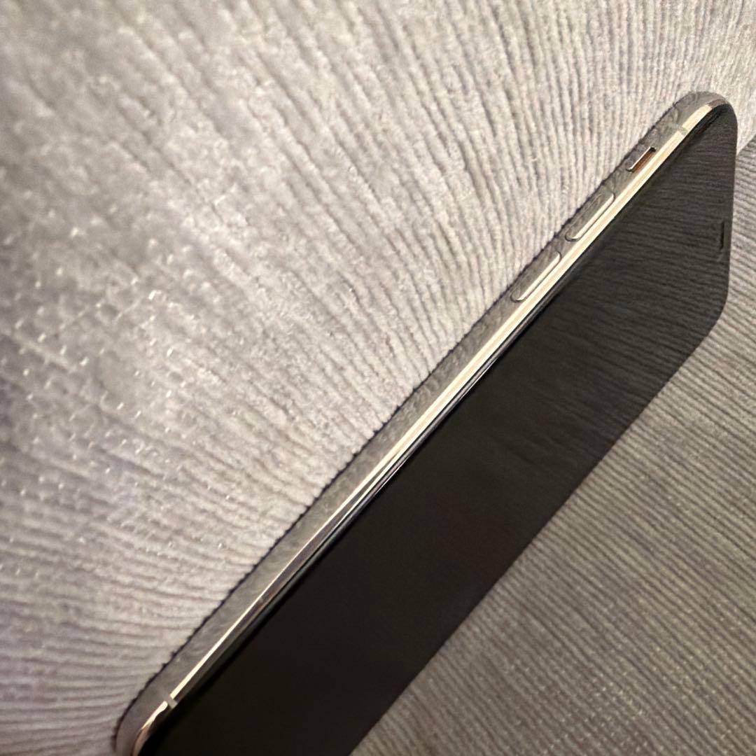 Apple iPhone XS シルバー　64GB 本体のみ