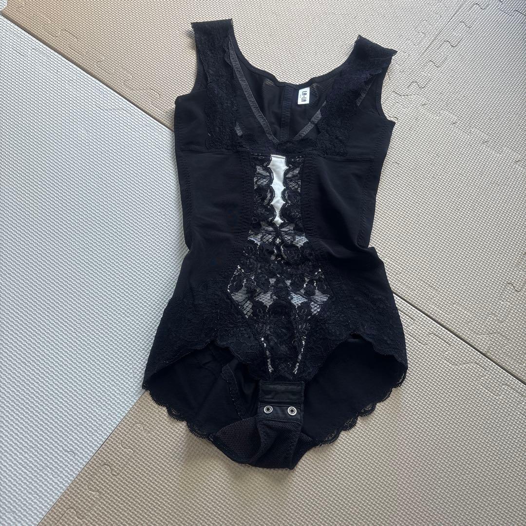 グラントイーワンズ　ララドール　袖なしボディスーツ　ブラック×ホワイト　75M