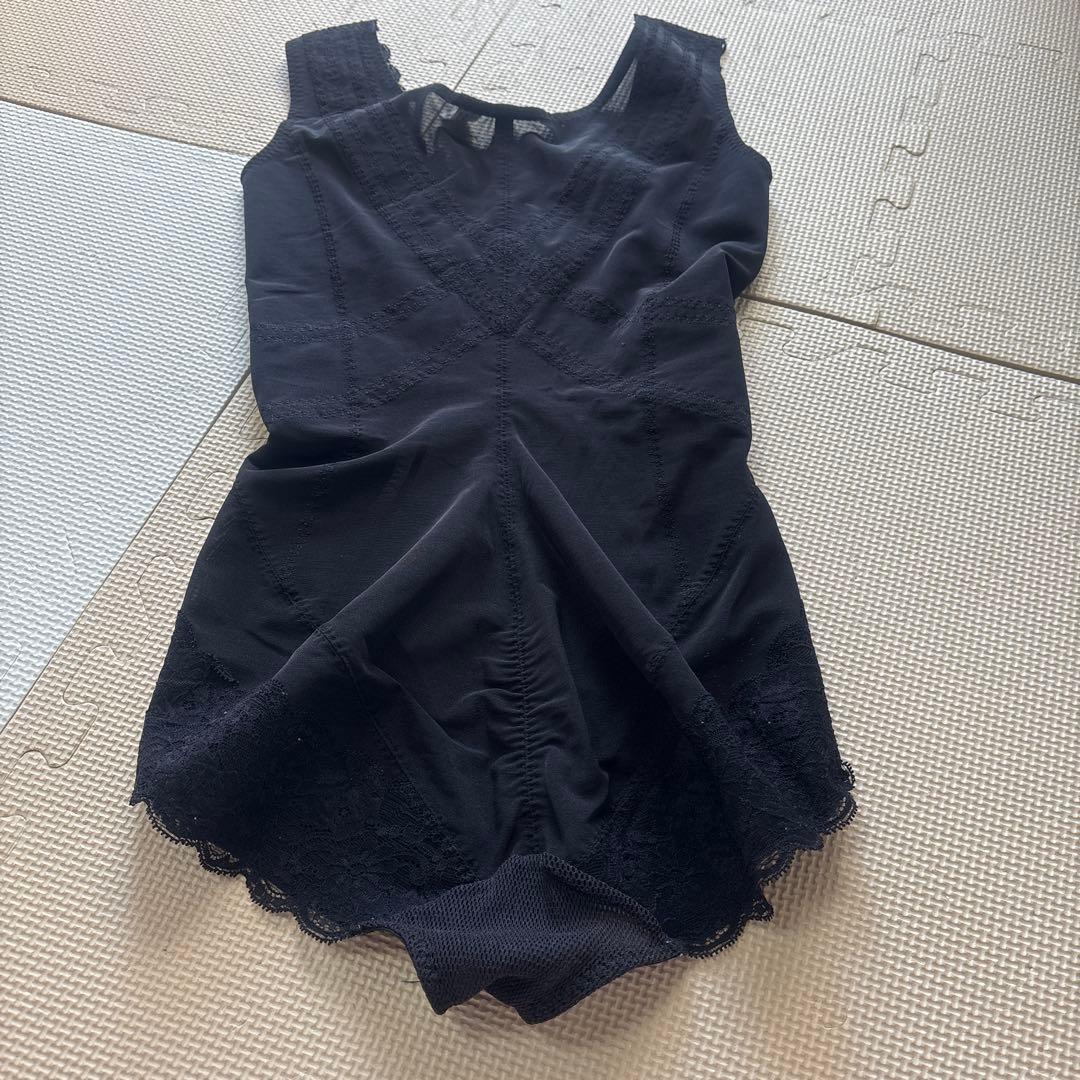 グラントイーワンズ　ララドール　袖なしボディスーツ　ブラック×ホワイト　75M