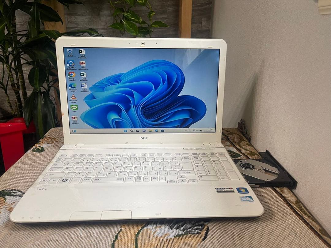 NECノートパソコンPC-LS150HS1KSW//中古特価良品