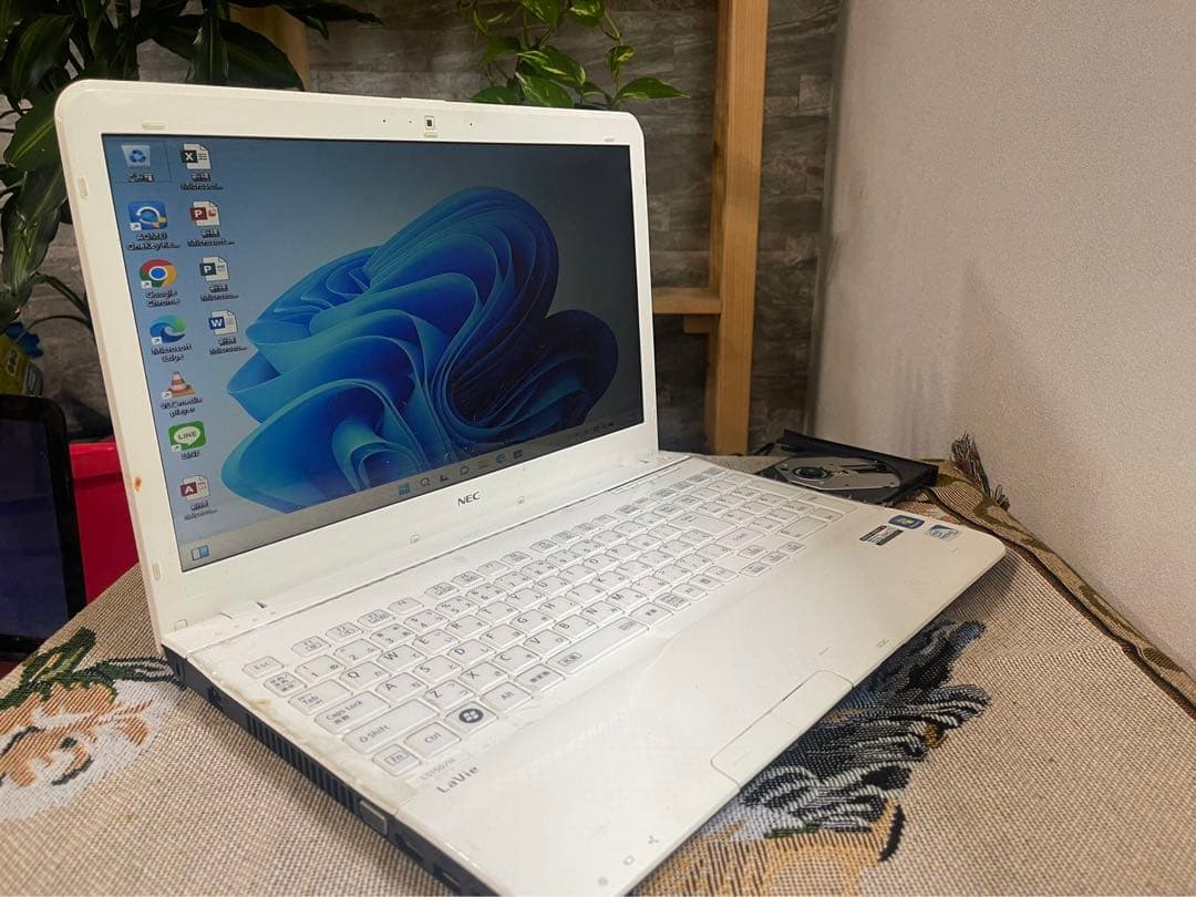 NECノートパソコンPC-LS150HS1KSW//中古特価良品