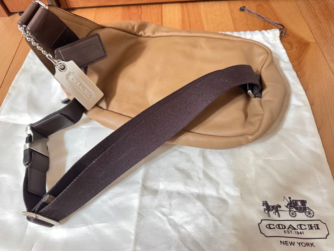 【値下げしました】COACH ボディバッグ ベージュ 保存袋付き