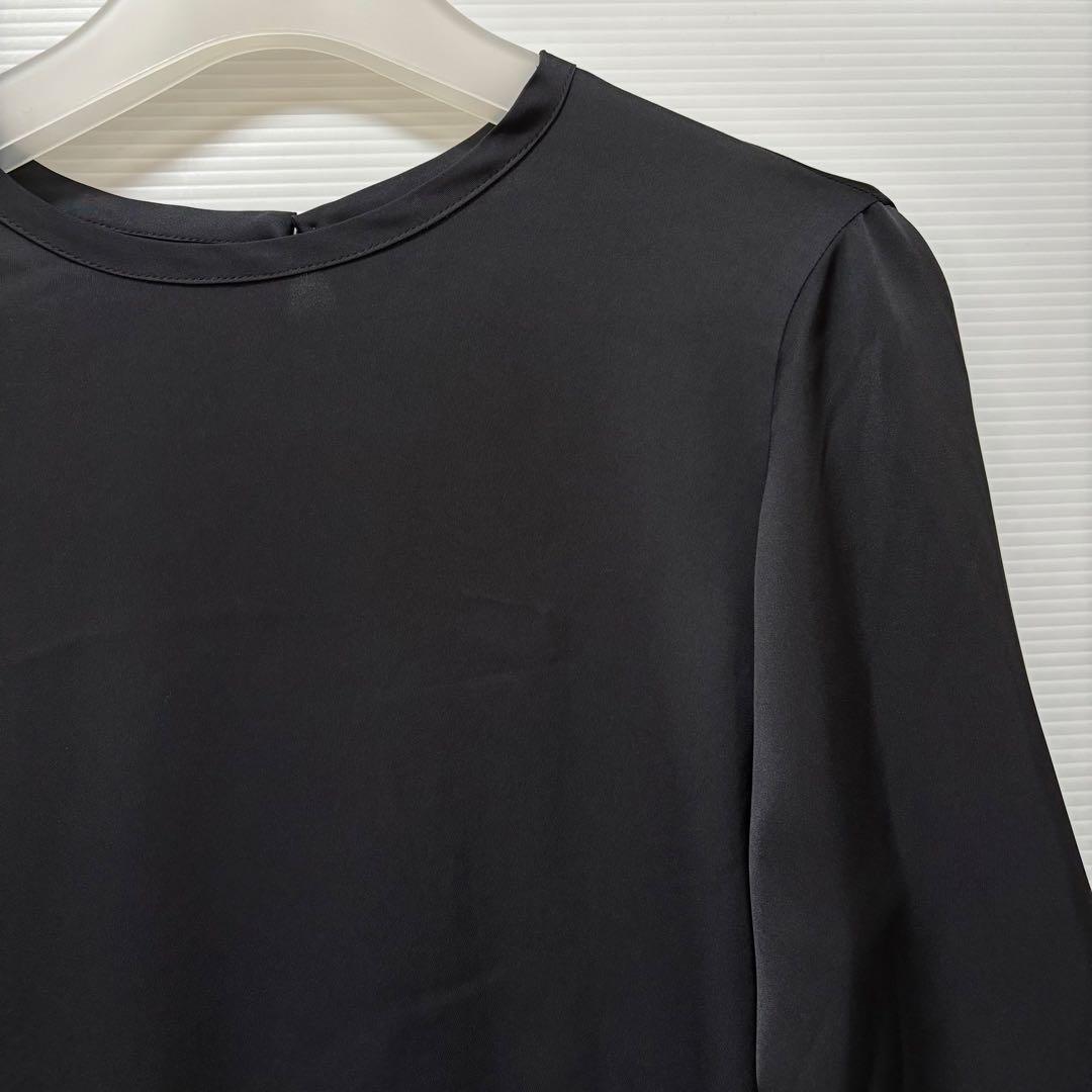 【ウィムガゼット】サテン　長袖　ブラウス　ブラック　クルーネック　黒　とろみ