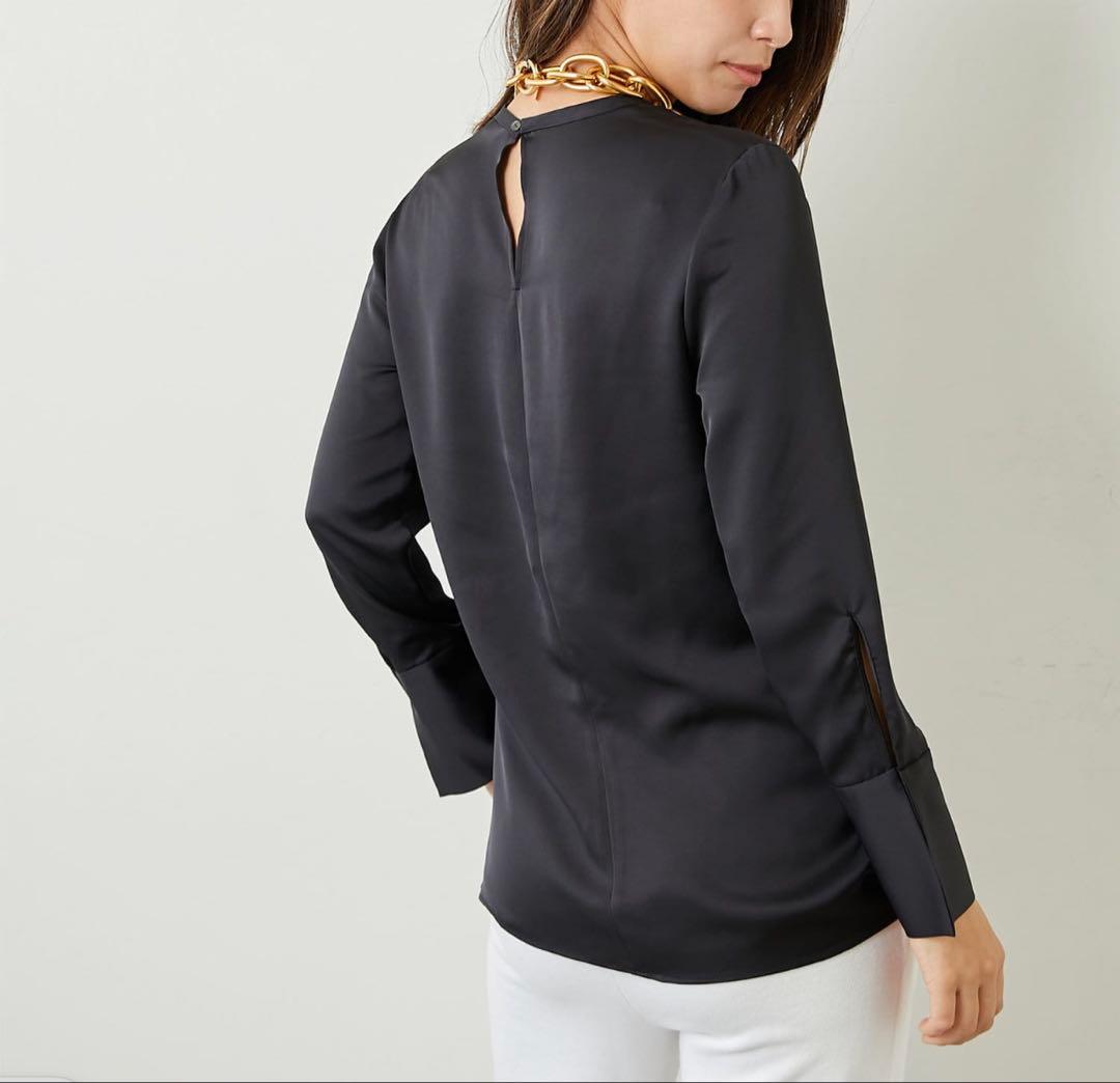 【ウィムガゼット】サテン　長袖　ブラウス　ブラック　クルーネック　黒　とろみ